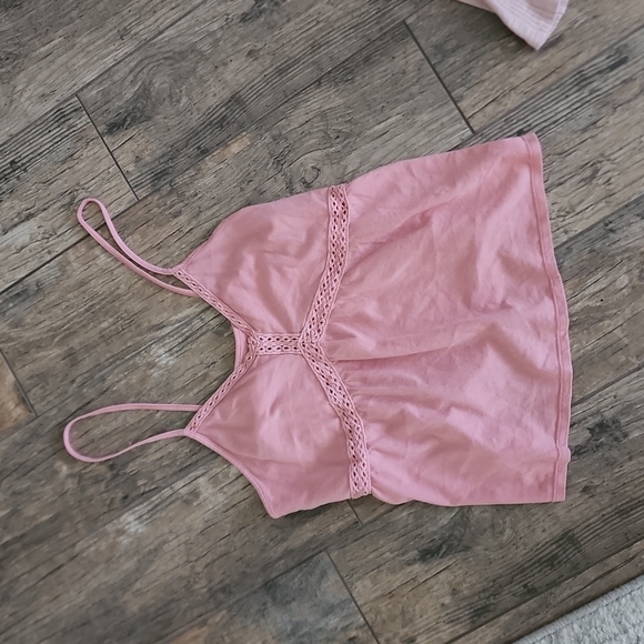 American Eagle lot of 4 tops small. One nwt - Picture 5 of 5